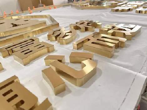 永安拉丝不锈钢字的特点。